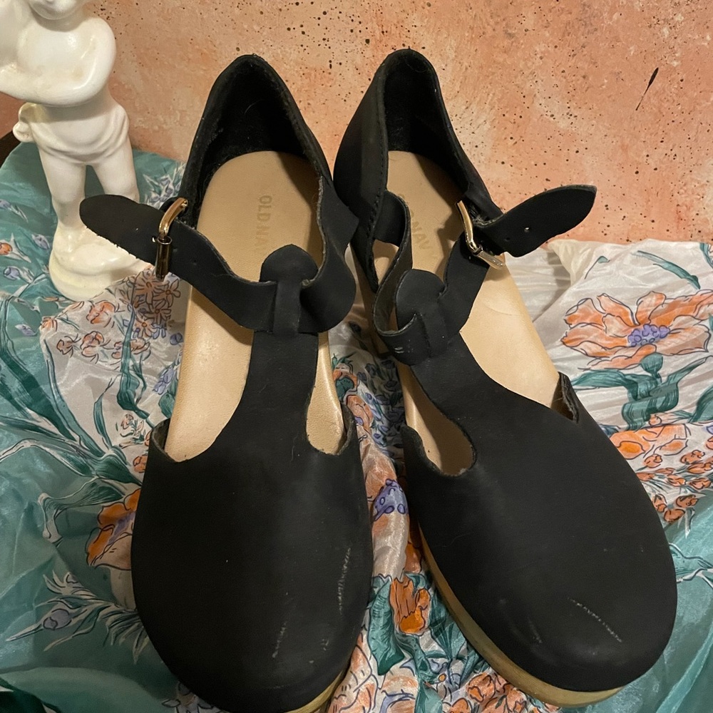 Used Old Navy Black Heeled Clogs. US size 7